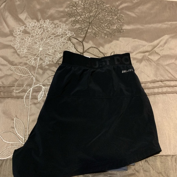 Nike just do it dry- fit shorts. - Picture 6 of 6